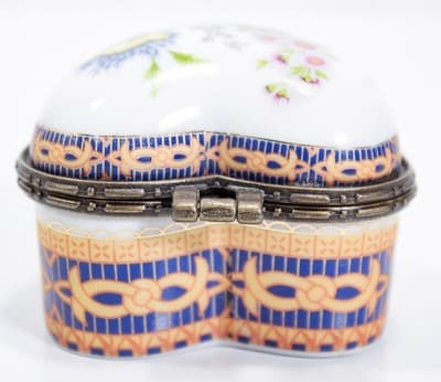 Vintage Multicolor Floral Motif Heart Shaped Porcelain Trinket Box - Thumbnail 4