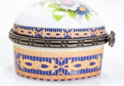 Vintage Multicolor Floral Motif Heart Shaped Porcelain Trinket Box - Thumbnail 3