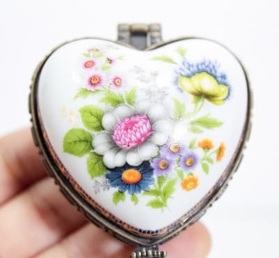 Vintage Multicolor Floral Motif Heart Shaped Porcelain Trinket Box - Thumbnail 2