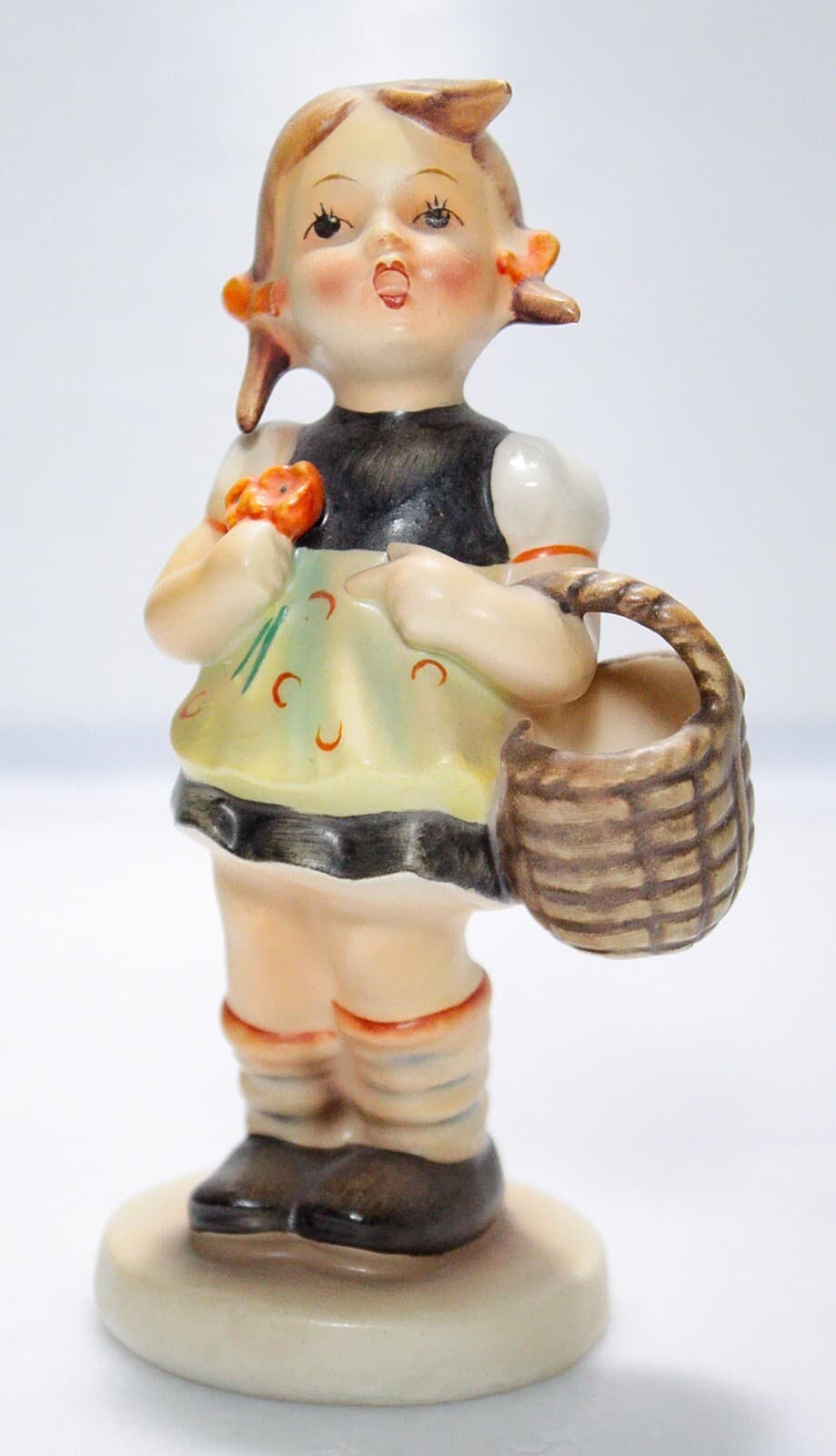 GOEBEL HUMMEL Germany "Sister" Hand Painted Porcelain Figurine TMK2 - Thumbnail 5
