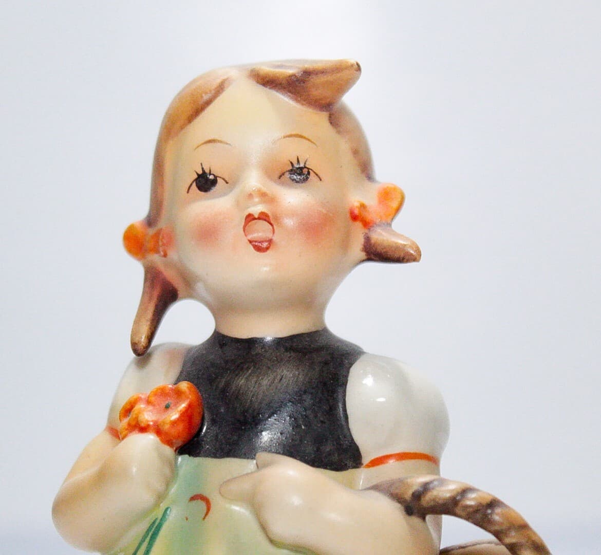GOEBEL HUMMEL Germany "Sister" Hand Painted Porcelain Figurine TMK2 - Thumbnail 2