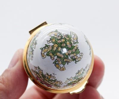 STAFFORDSHIRE ENAMELS Hand Painted Lilys Of The Valley Egg Shaped Trinket Box - Thumbnail 5