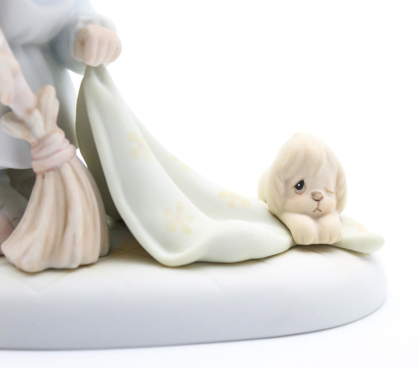 Precious Moments Sweep All Your Worries Away Enesco Porcelain Figurine 1989 - Thumbnail 5