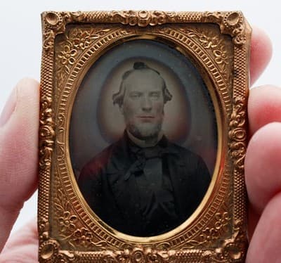 Antique Civil War Era 1860's Daguerreotype Gentleman Photo - Thumbnail 5