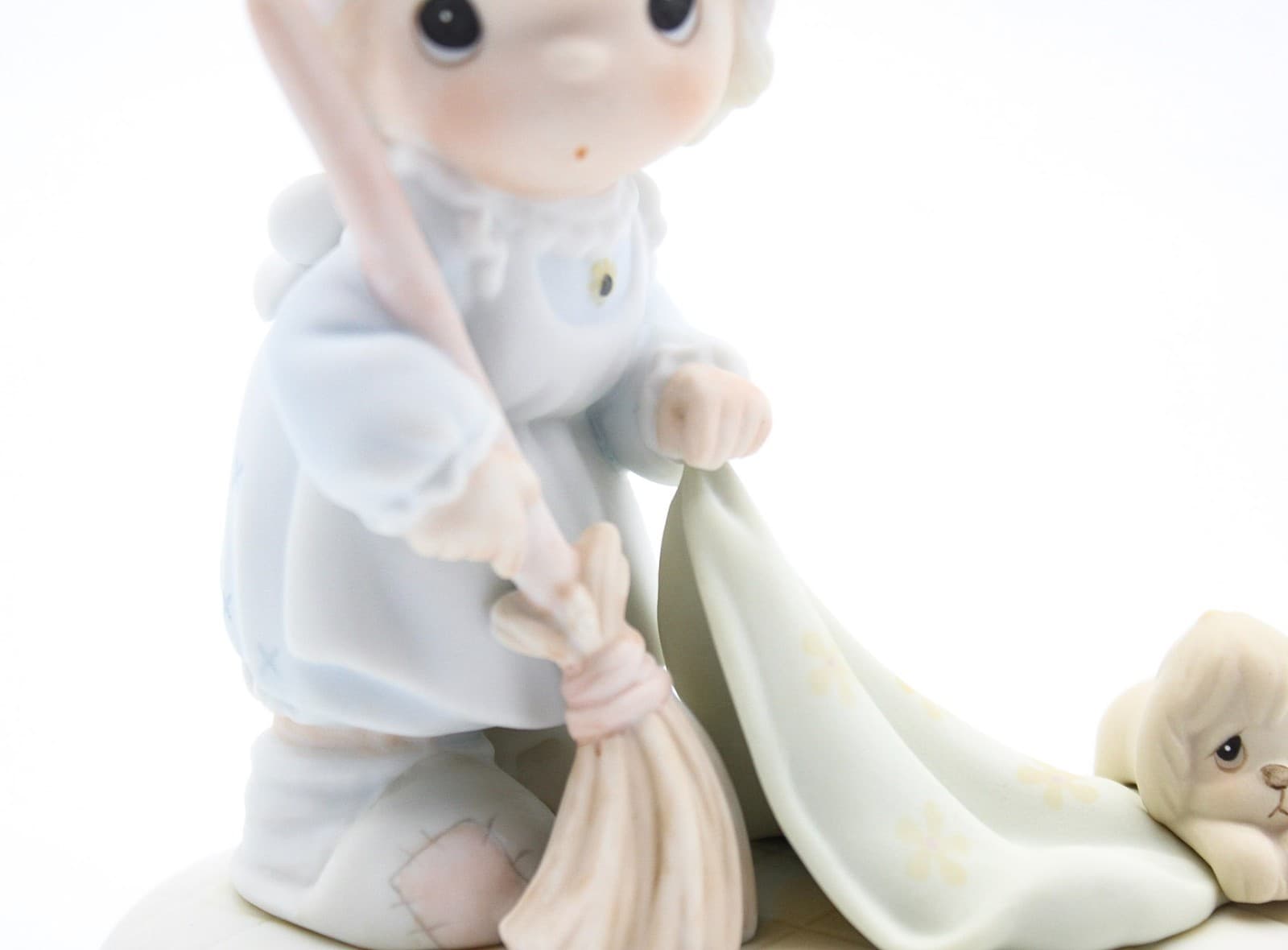 Precious Moments Sweep All Your Worries Away Enesco Porcelain Figurine 1989 - Thumbnail 2