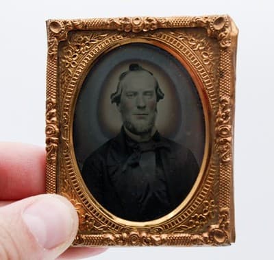 Antique Civil War Era 1860's Daguerreotype Gentleman Photo - Thumbnail 7