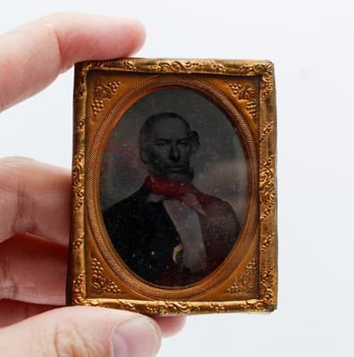 Antique Civil War Era 1860's Daguerreotype Gentleman In Suit Photo - Thumbnail 4