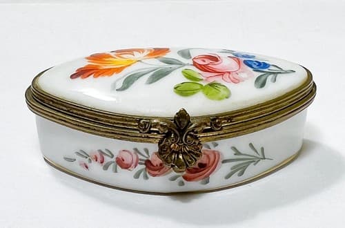 Antique Hand Painted Made In FRANCE Floral Motif Porcelain Trinket Box - Thumbnail 4