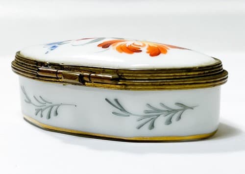 Antique Hand Painted Made In FRANCE Floral Motif Porcelain Trinket Box - Thumbnail 6
