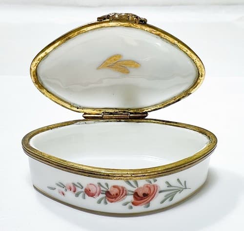 Antique Hand Painted Made In FRANCE Floral Motif Porcelain Trinket Box - Thumbnail 8