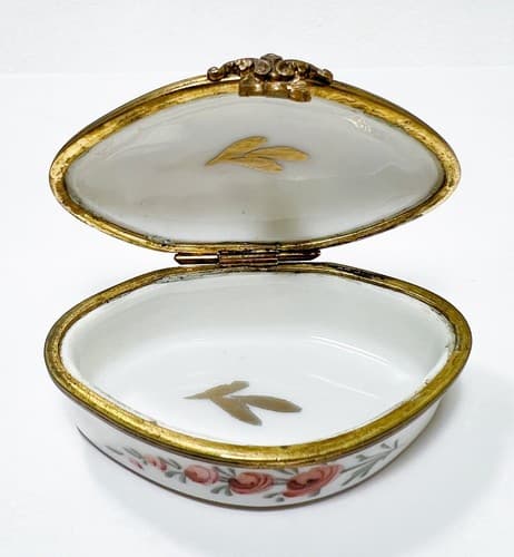 Antique Hand Painted Made In FRANCE Floral Motif Porcelain Trinket Box - Thumbnail 9