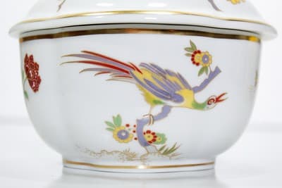 RICHARD GINORI Made In Italy Bird Of Paradise Pattern Rose Finial Porcelain Box - Thumbnail 2