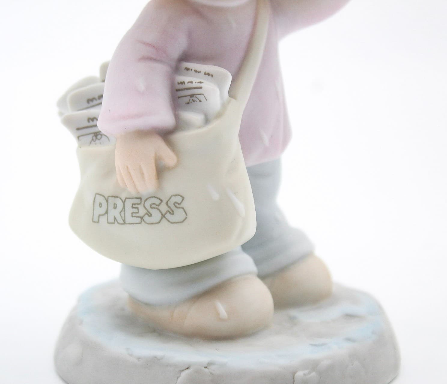 Precious Moments Sending You Showers Of Blessings Enesco Porcelain Figurine 1988 - Thumbnail 5