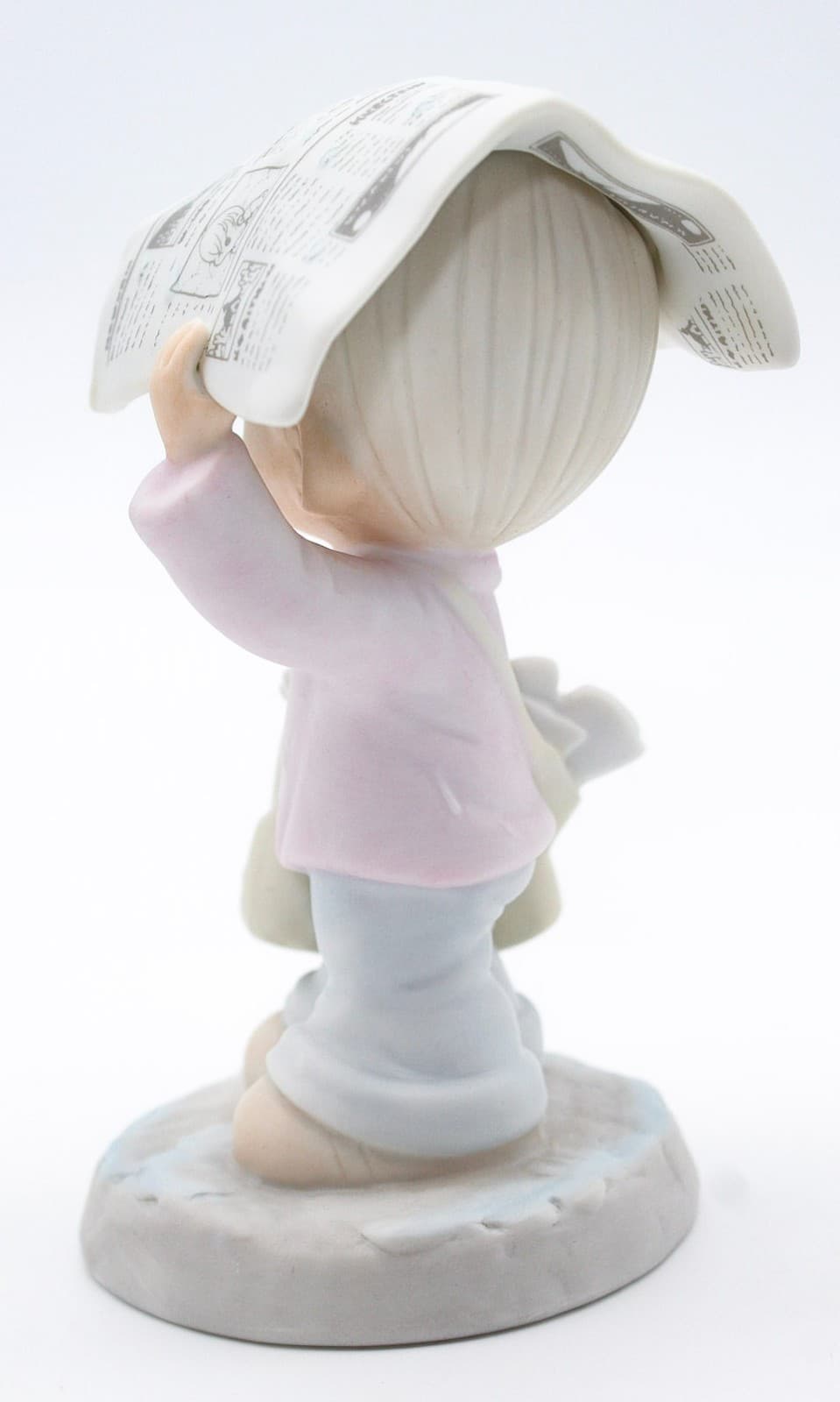 Precious Moments Sending You Showers Of Blessings Enesco Porcelain Figurine 1988 - Thumbnail 4