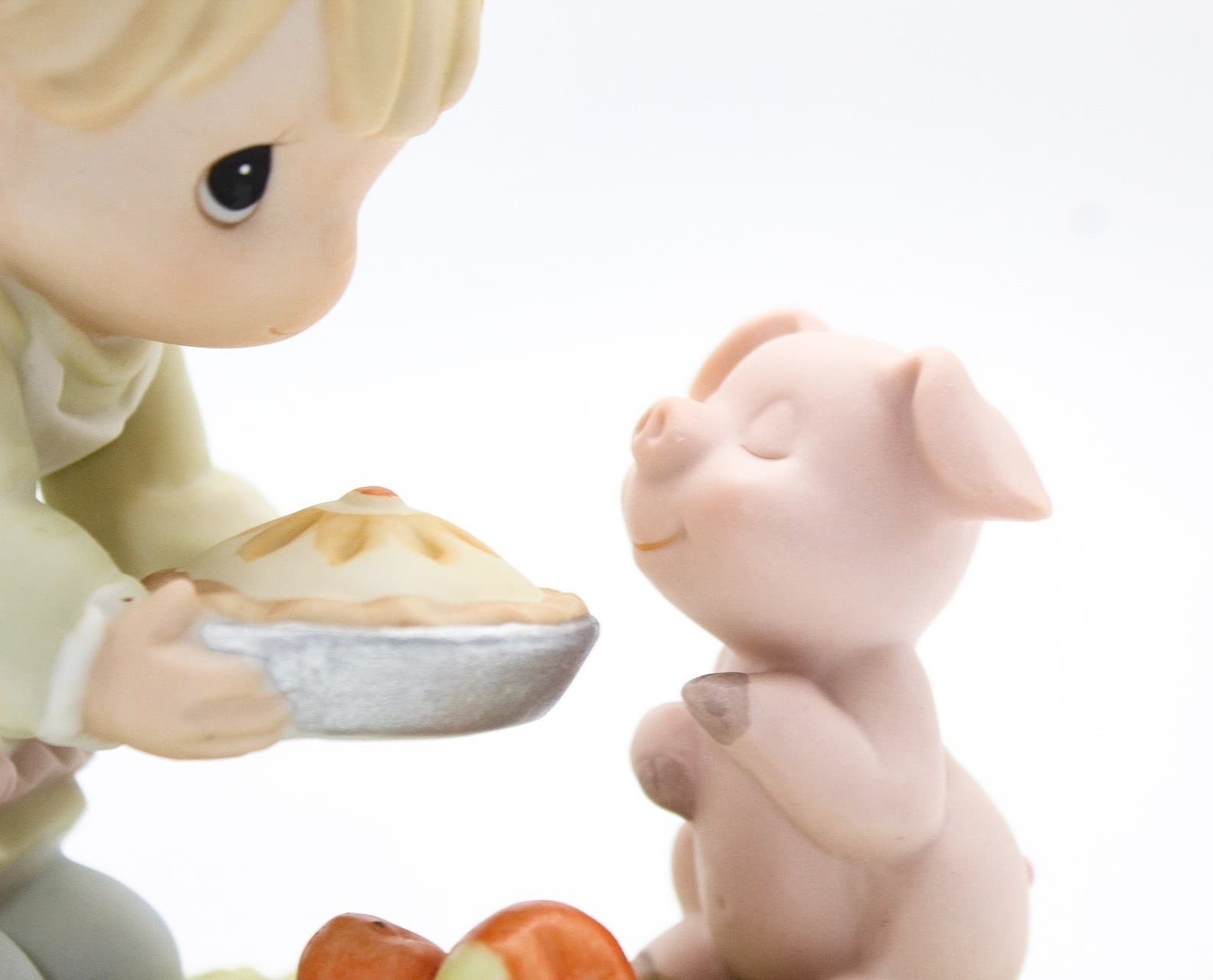 Precious Moments You're Just As Sweet as Pie Enesco Porcelain Figurine 1997 - Thumbnail 2