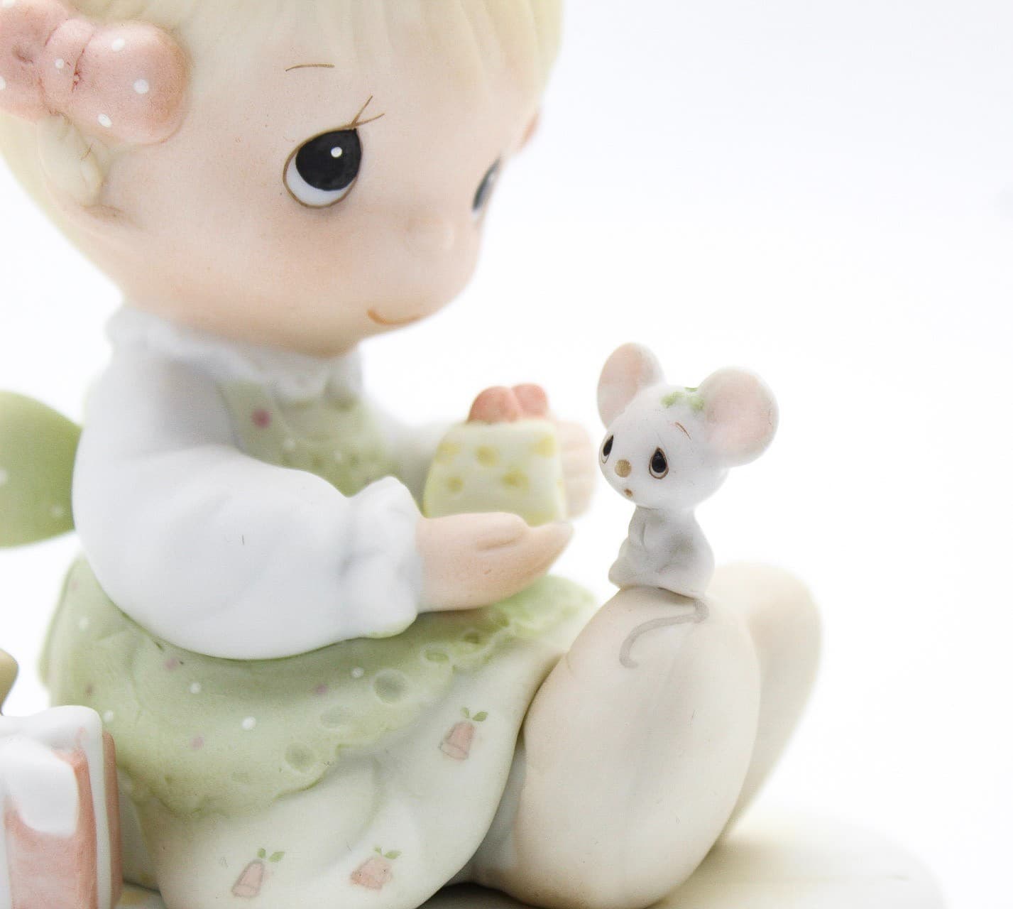 Precious Moments Love Is Kind Enesco Porcelain Figurine 1984 - Thumbnail 3