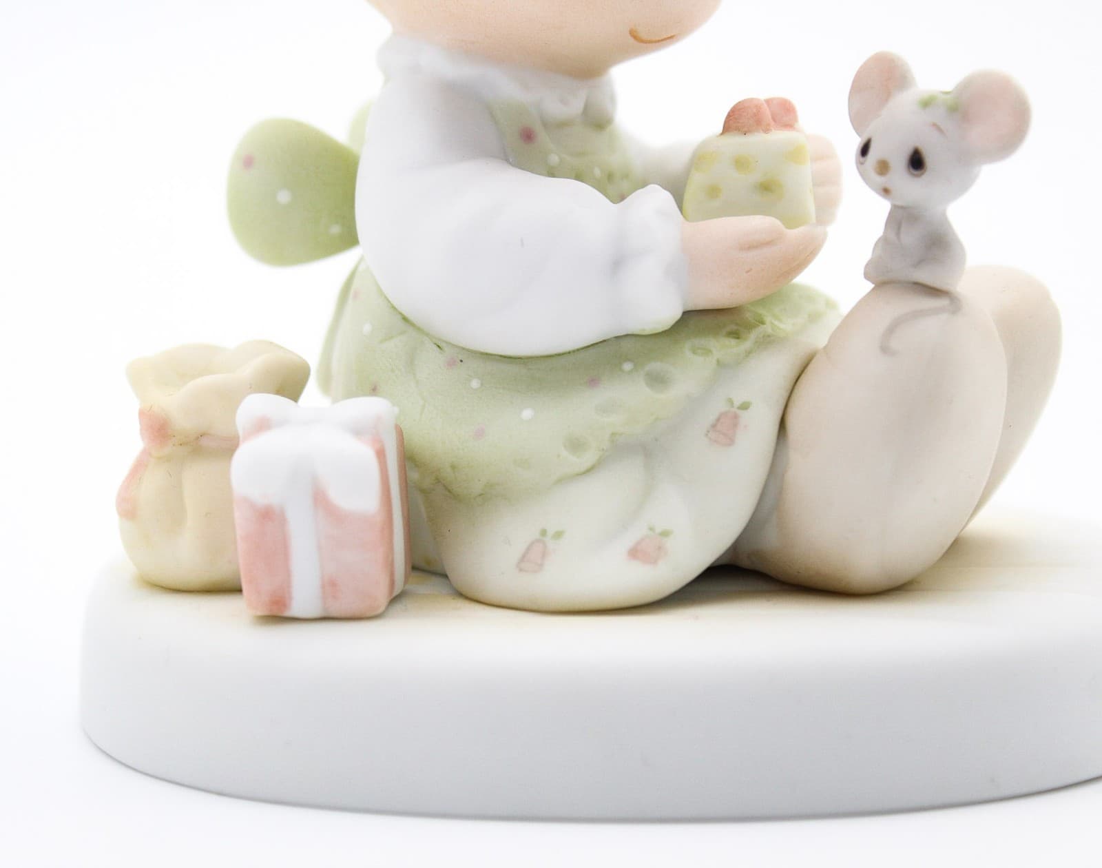 Precious Moments Love Is Kind Enesco Porcelain Figurine 1984 - Thumbnail 6