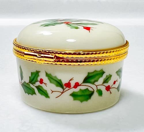 Vintage LENOX Christmas Holly Berry Round Porcelain Hinged Trinket Box - Thumbnail 2