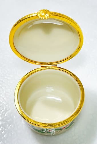 Vintage LENOX Christmas Holly Berry Round Porcelain Hinged Trinket Box - Thumbnail 6
