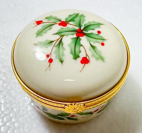Vintage LENOX Christmas Holly Berry Round Porcelain Hinged Trinket Box - Thumbnail 3