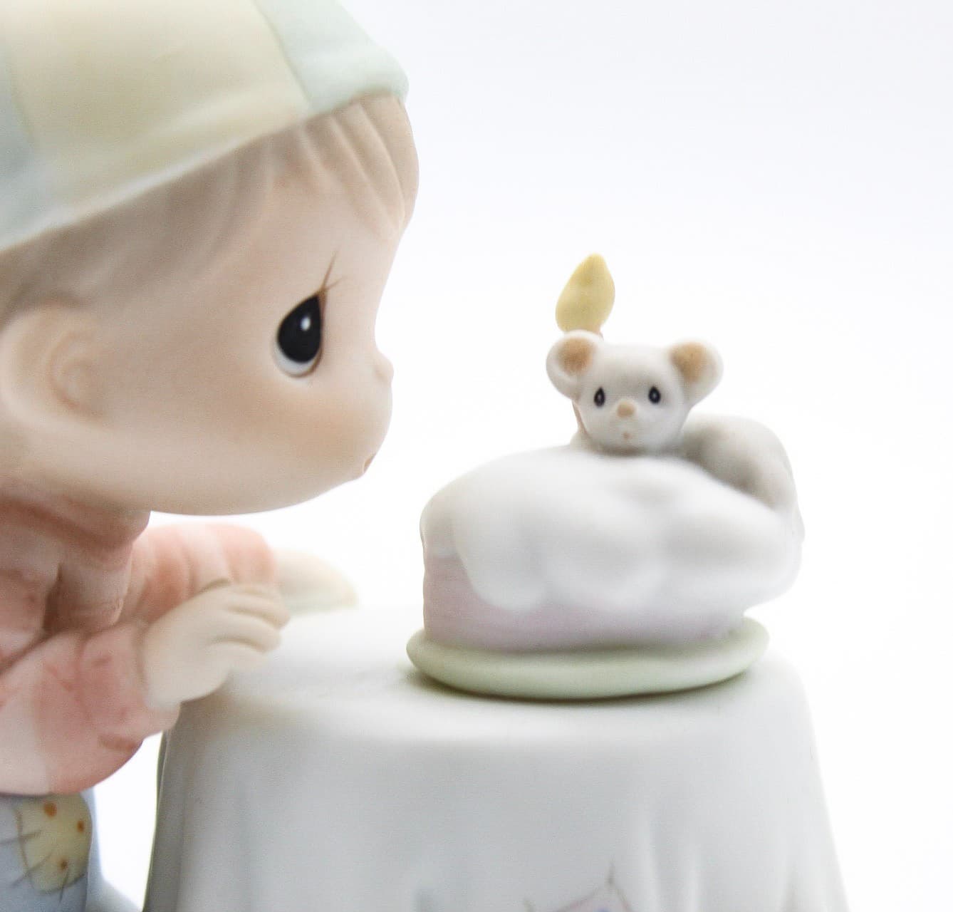 Precious Moments Well, Blow Me Down It's Yer Birthday Porcelain Figurine 1997 - Thumbnail 7