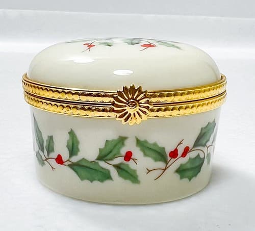 Vintage LENOX Christmas Holly Berry Round Porcelain Hinged Trinket Box - Thumbnail 4