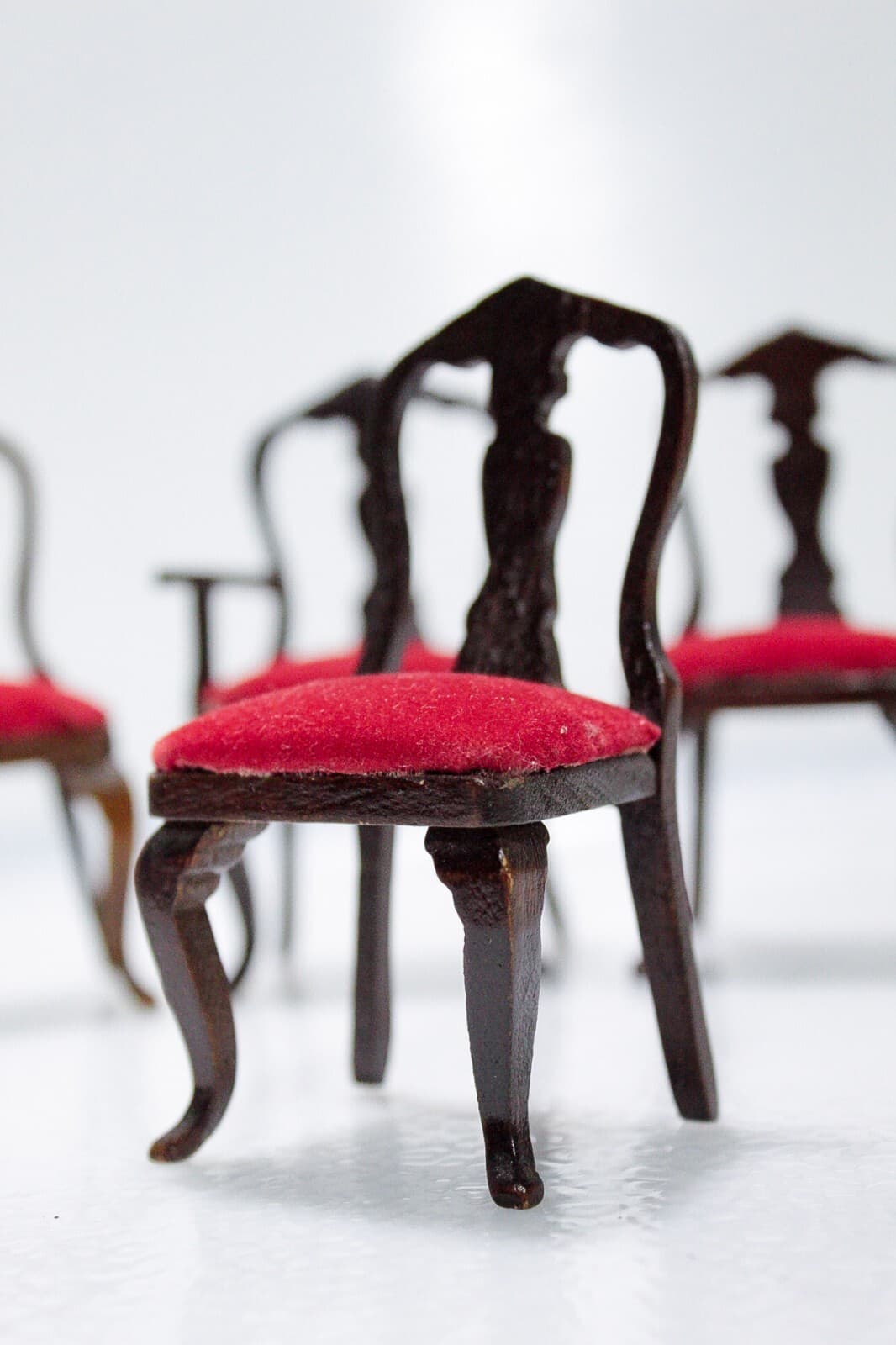 Vintage Set Of 5 Miniature Dollhouse Red Upholstered Wood Living Room Chairs - Thumbnail 3