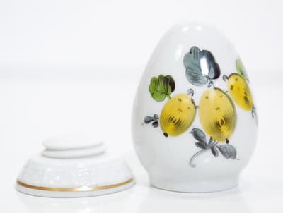 HEREND Hungary Hand Painted "Market Garden" Pattern Porcelain Shaker - Thumbnail 8