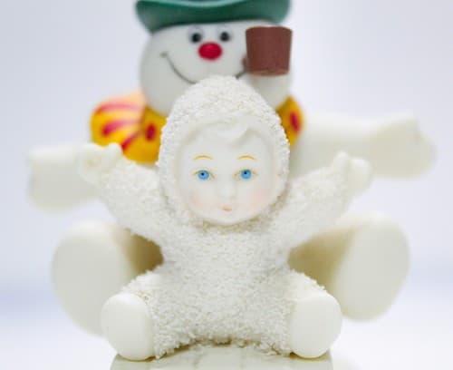 DEPARTMENT 56 "Fun With Frosty The Snowman" Snowbabies Porcelain Figurine - Thumbnail 4