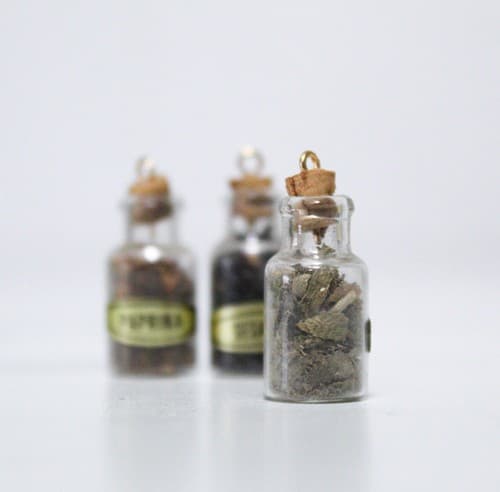 3 Vintage Artisan Dollhouse Miniature Spice Glass Jars 1:12 - Thumbnail 3