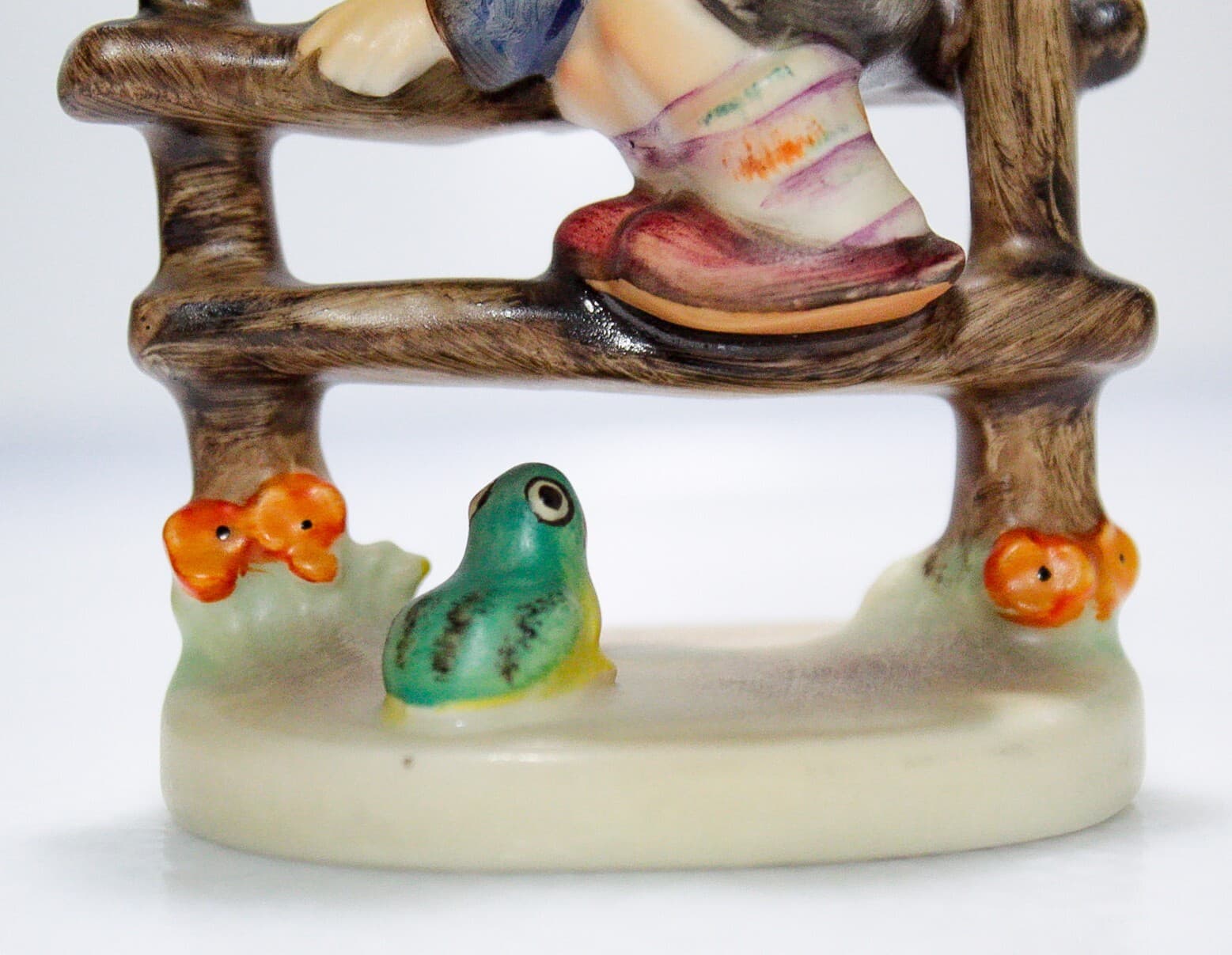 GOEBEL HUMMEL Germany "Retreat To Safety" Hand Painted Porcelain Figurine TMK5 - Thumbnail 3