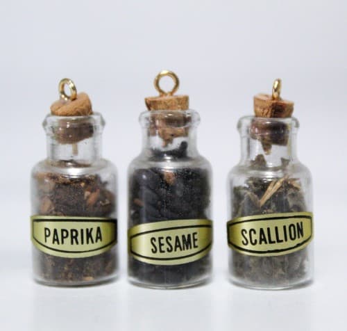 3 Vintage Artisan Dollhouse Miniature Spice Glass Jars 1:12 - Thumbnail 2