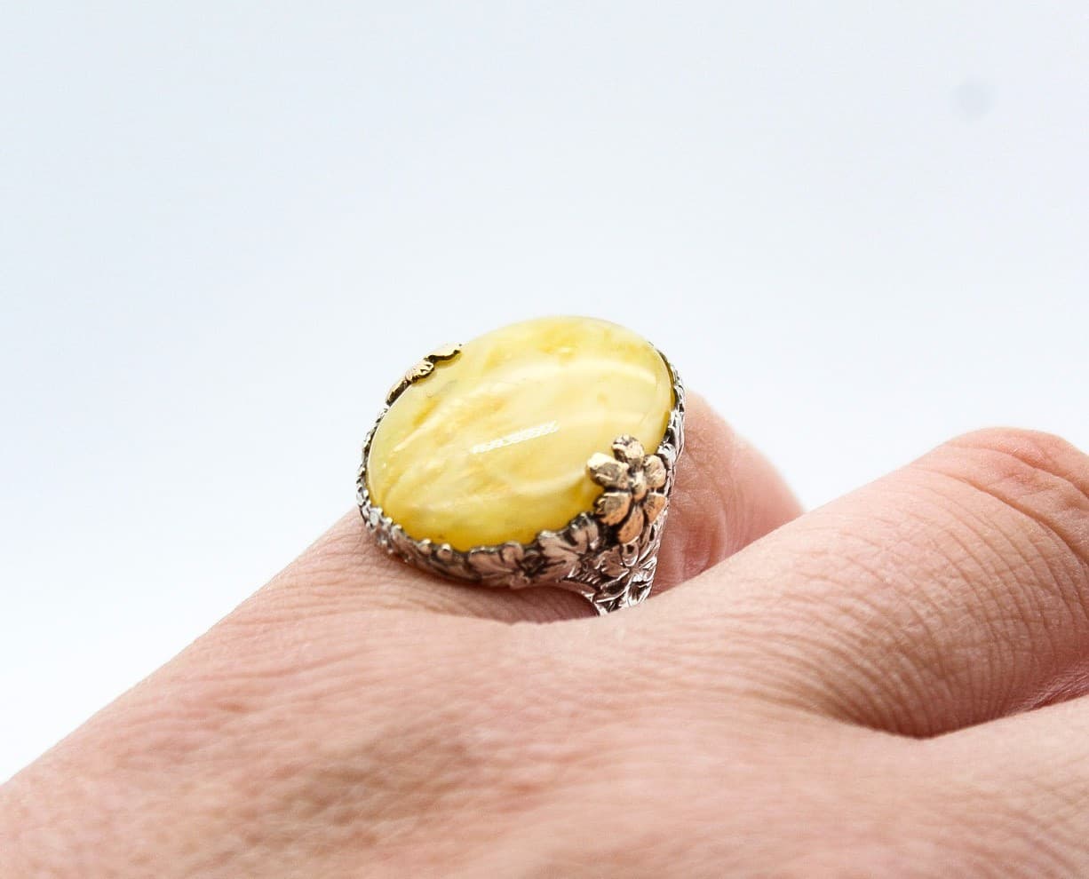 Vintage 925 Sterling Silver Flower Etched Butterscotch Colored Glass Ring Size 5 - Thumbnail 10