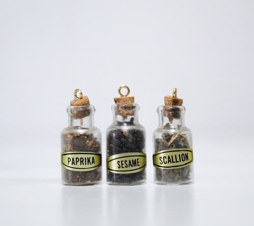 3 Vintage Artisan Dollhouse Miniature Spice Glass Jars 1:12 - Thumbnail 4