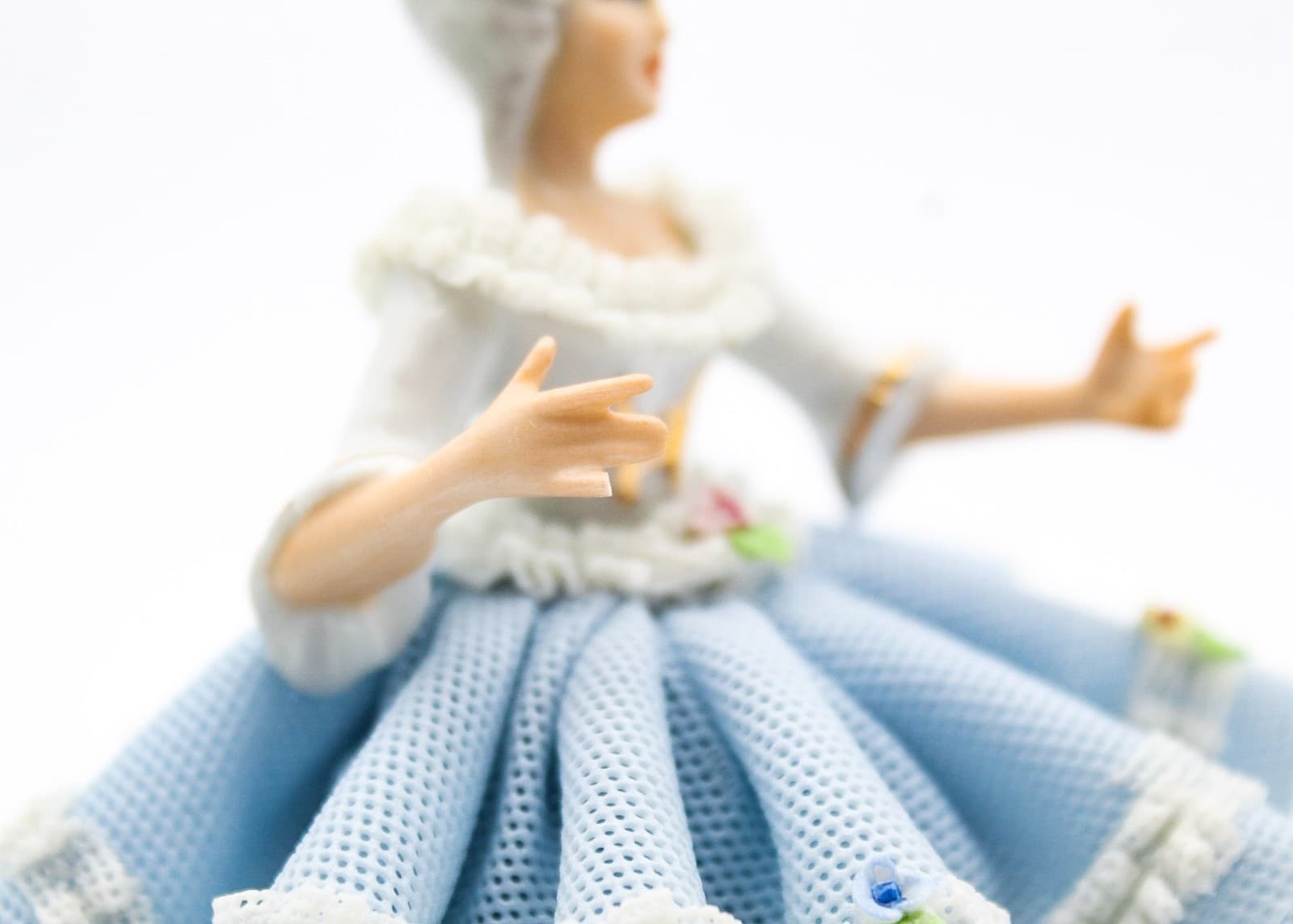Sandizell West Germany Vintage Blue Laced Lady Dancer Floral Porcelain Figurine - Thumbnail 8