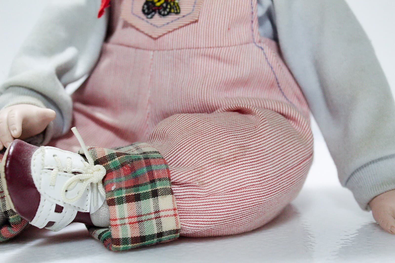 THE DANBURY MINT "Jimmy" Porcelain Boy Doll By Elke Hutchens 1990 Vintage - Thumbnail 4
