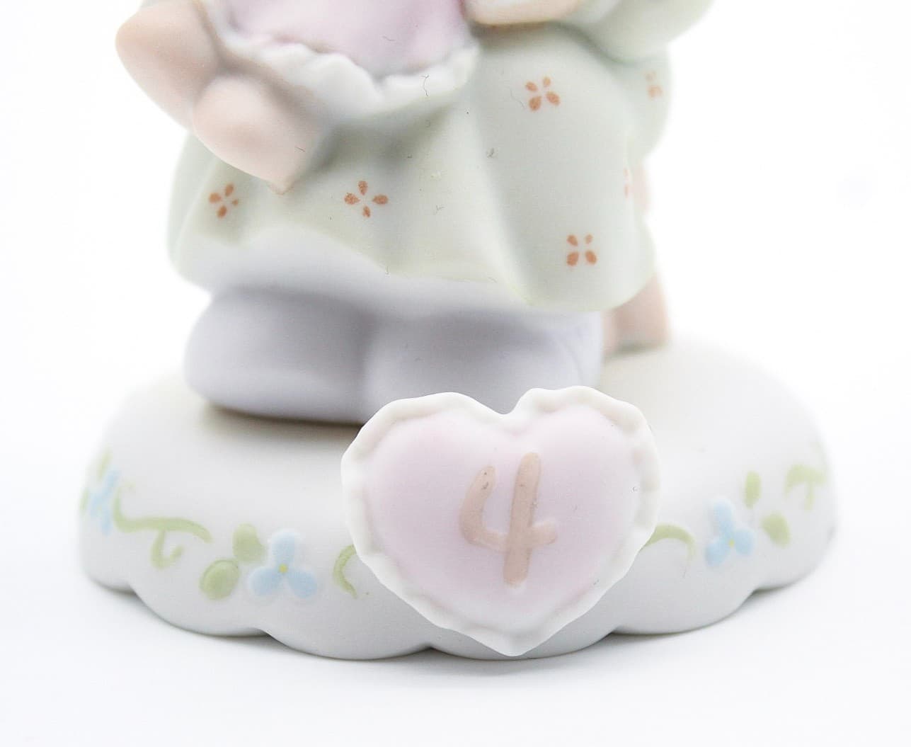 Precious Moments Growing In Grace Age 4 Enesco Porcelain Figurine 1994 - Thumbnail 5