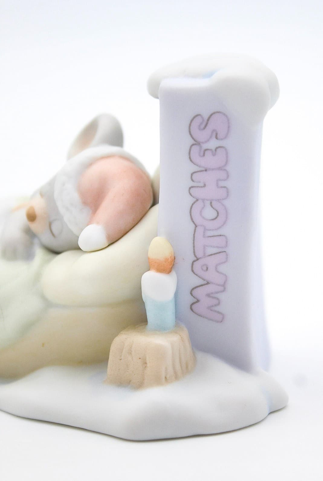 Precious Moments I'm Dreaming of a White Christmas Porcelain Figurine 1997 - Thumbnail 4