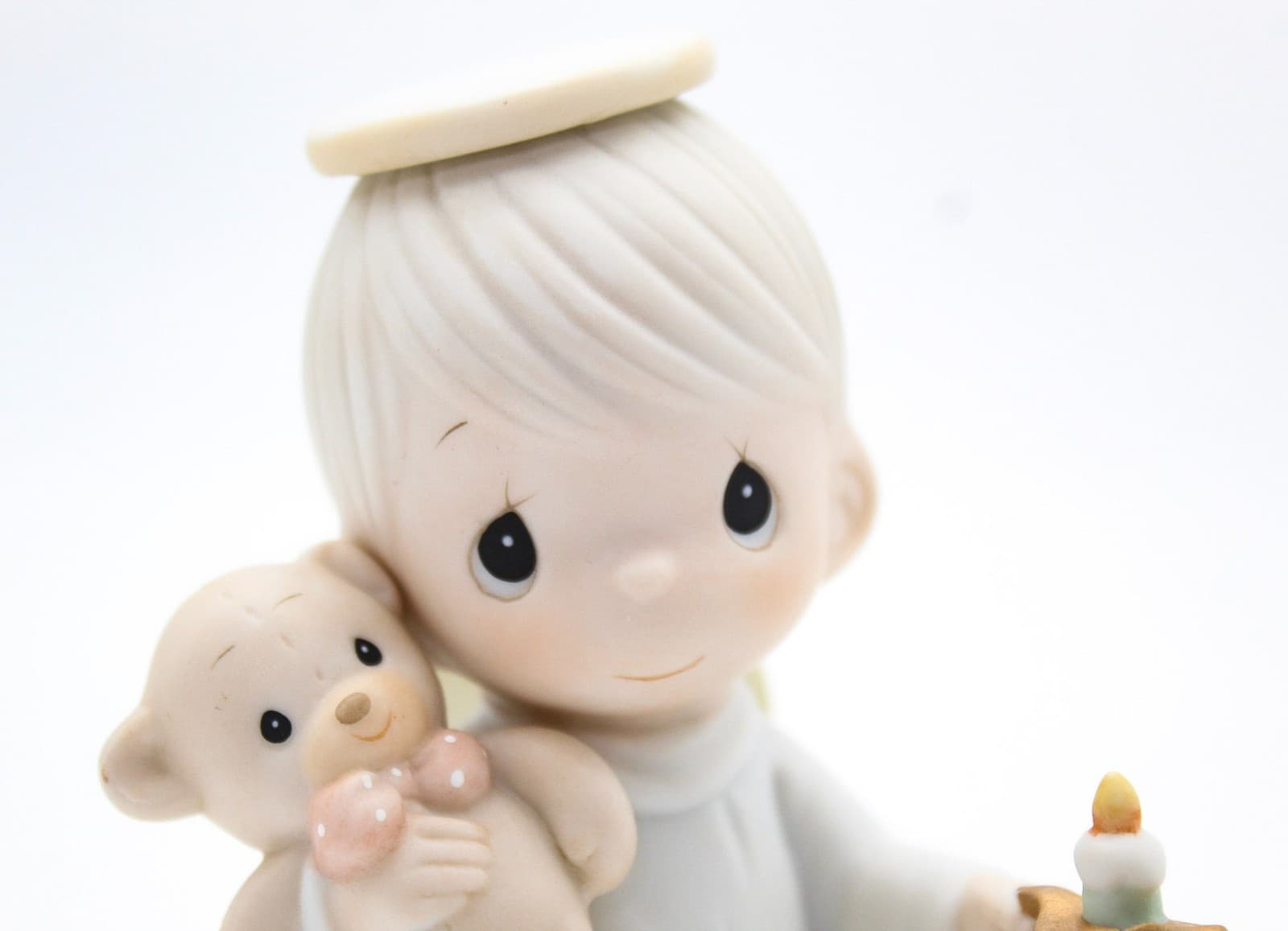 Precious Moments Lighting The Way To A Happy Holiday Porcelain Figurine 1994 - Thumbnail 2