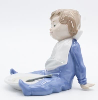 Nao By Lladro Spain I'm Full Boy blue Pajamas Porcelain Figurine By Jose Puche - Thumbnail 4