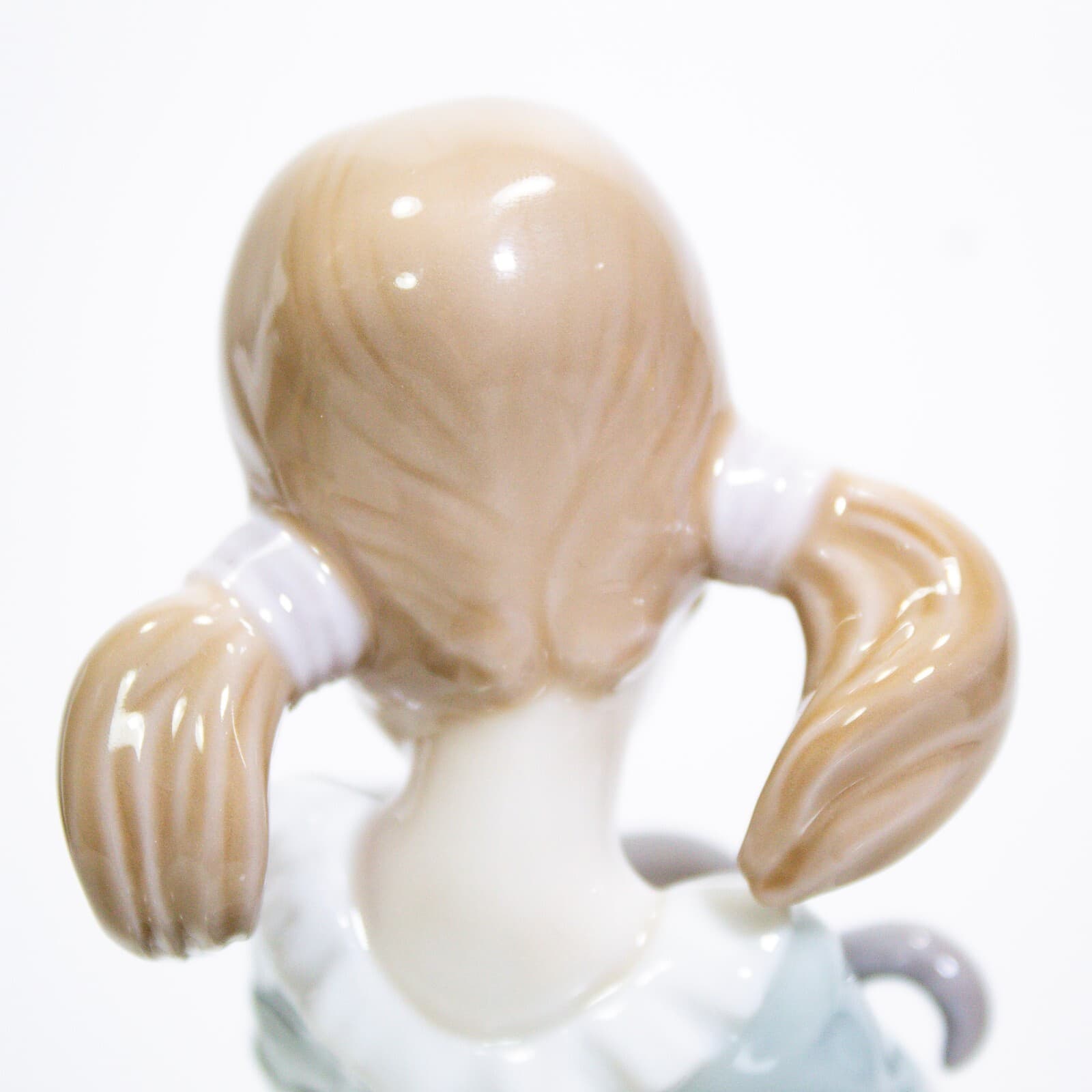 LLADRO "Don't Forget Me" Girl With Cats Porcelain Figurine - Thumbnail 8