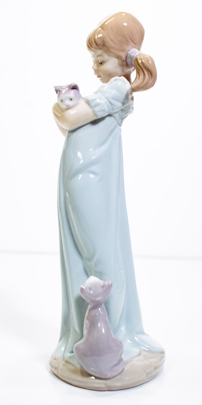 LLADRO "Don't Forget Me" Girl With Cats Porcelain Figurine - Thumbnail 4