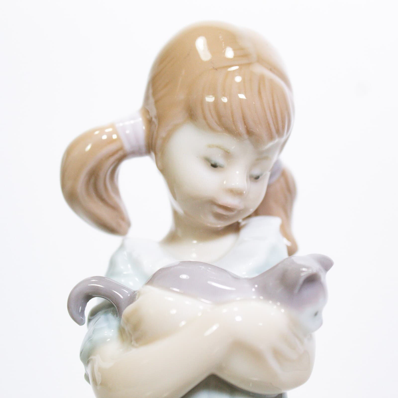 LLADRO "Don't Forget Me" Girl With Cats Porcelain Figurine - Thumbnail 7
