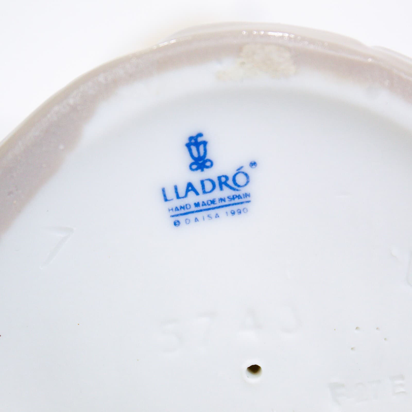LLADRO "Don't Forget Me" Girl With Cats Porcelain Figurine - Thumbnail 11