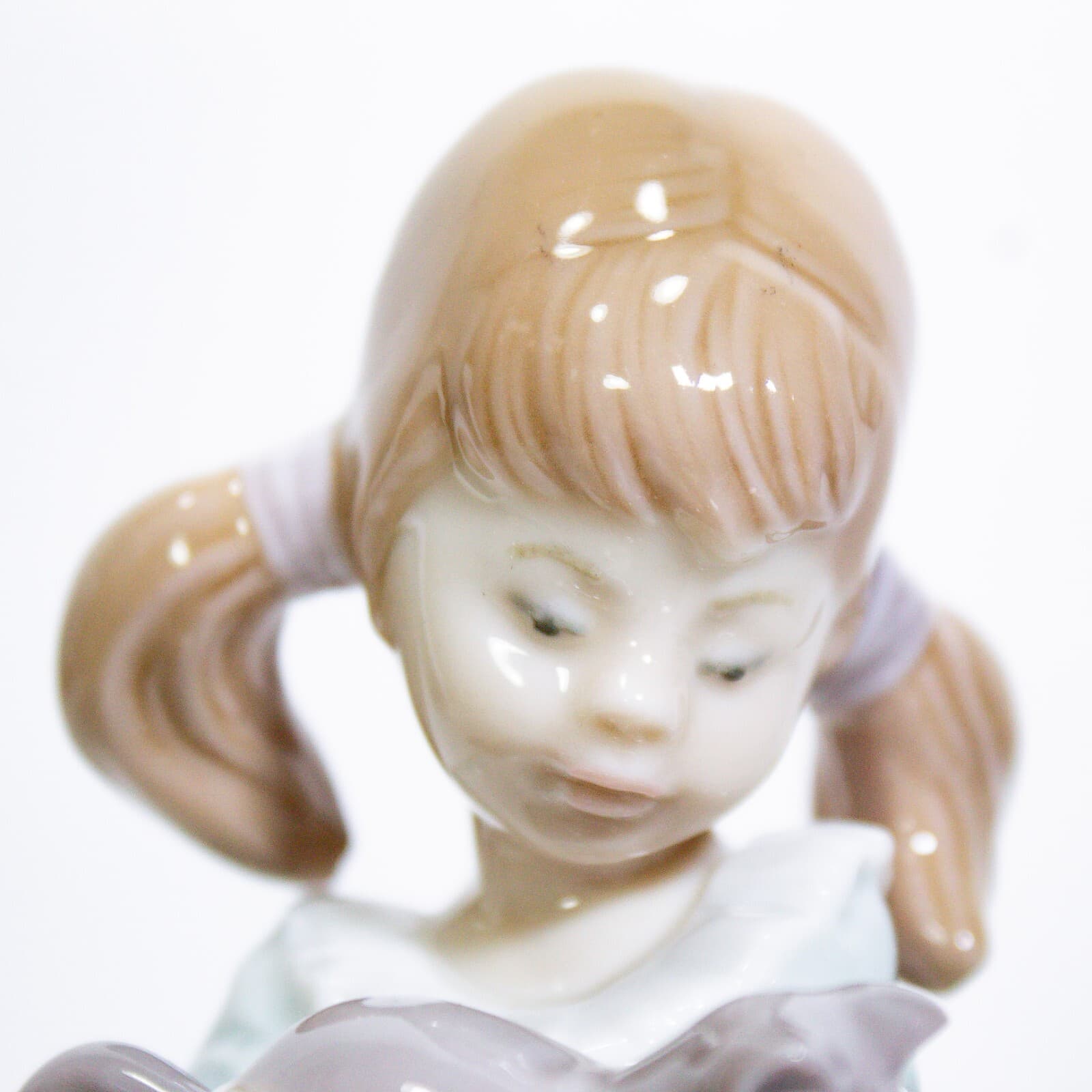 LLADRO "Don't Forget Me" Girl With Cats Porcelain Figurine - Thumbnail 5