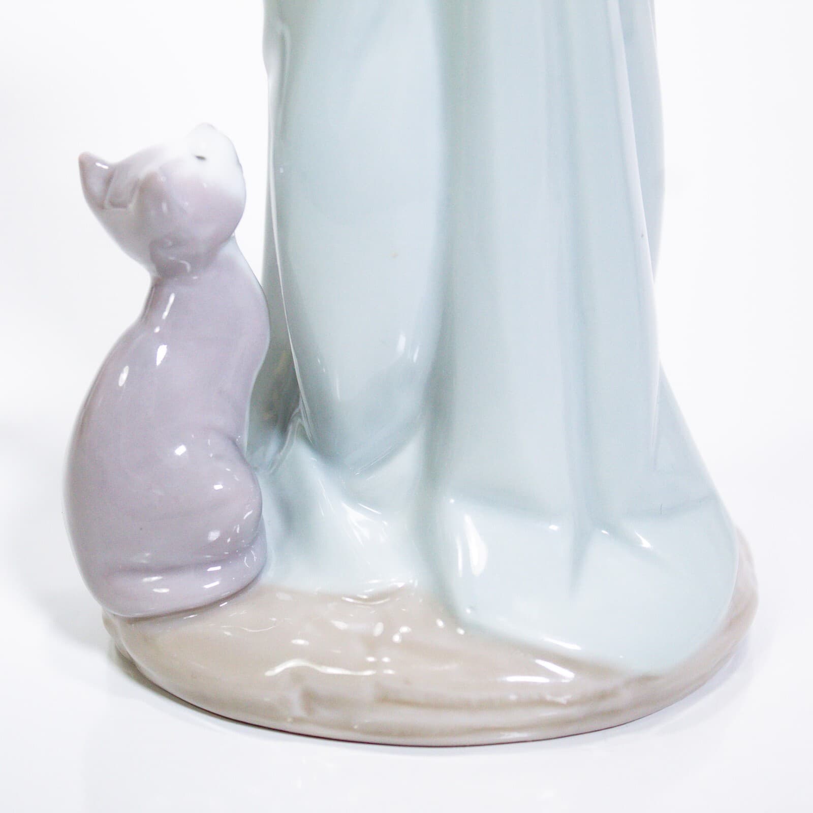 LLADRO "Don't Forget Me" Girl With Cats Porcelain Figurine - Thumbnail 10