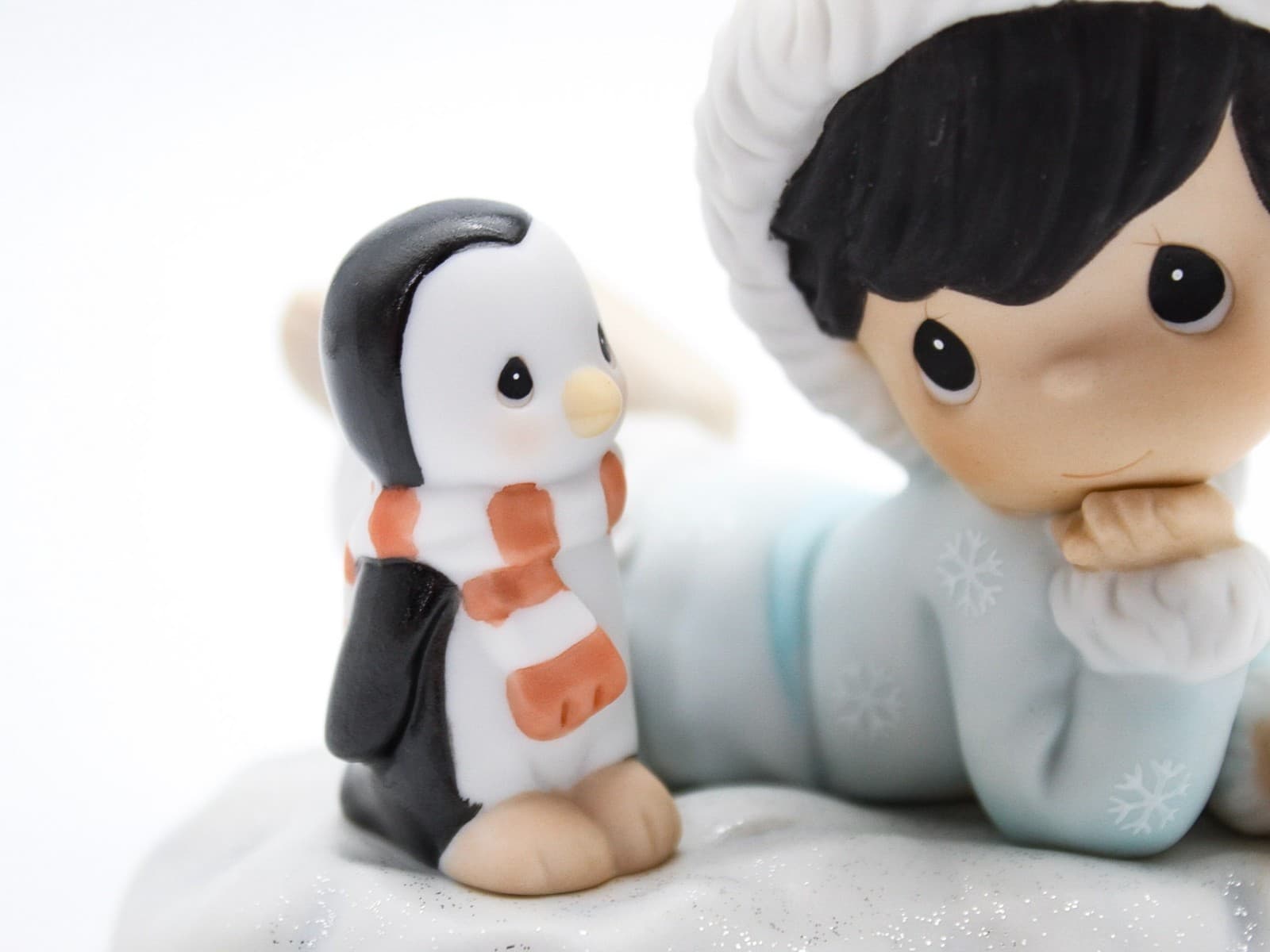 Precious Moments Alaska Once More, How's Yer Christmas? Porcelain Figurine 1998 - Thumbnail 3