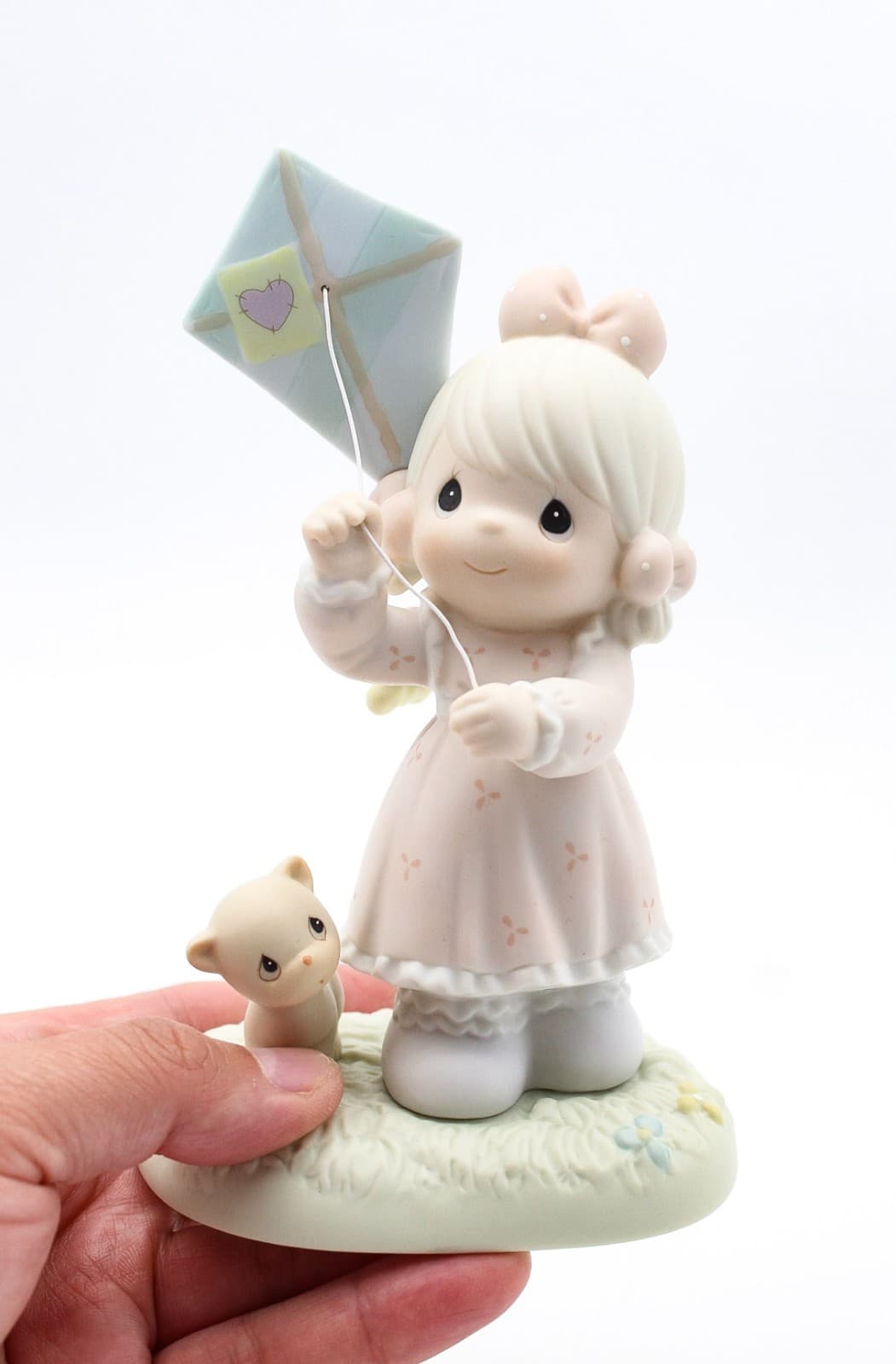 Precious Moments Sending My Love Your Way Enesco Porcelain Figurine 1994 - Thumbnail 7