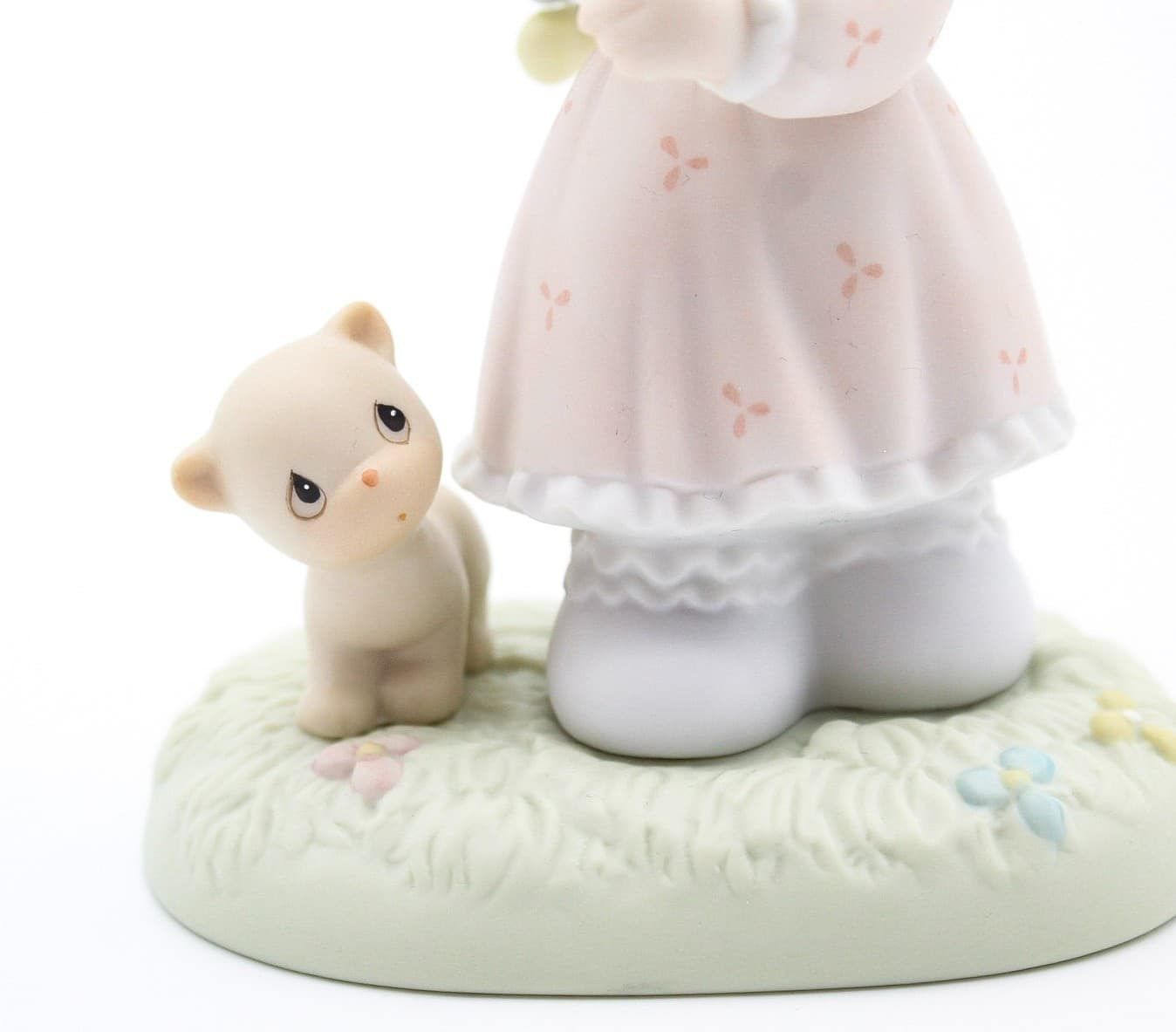 Precious Moments Sending My Love Your Way Enesco Porcelain Figurine 1994 - Thumbnail 4