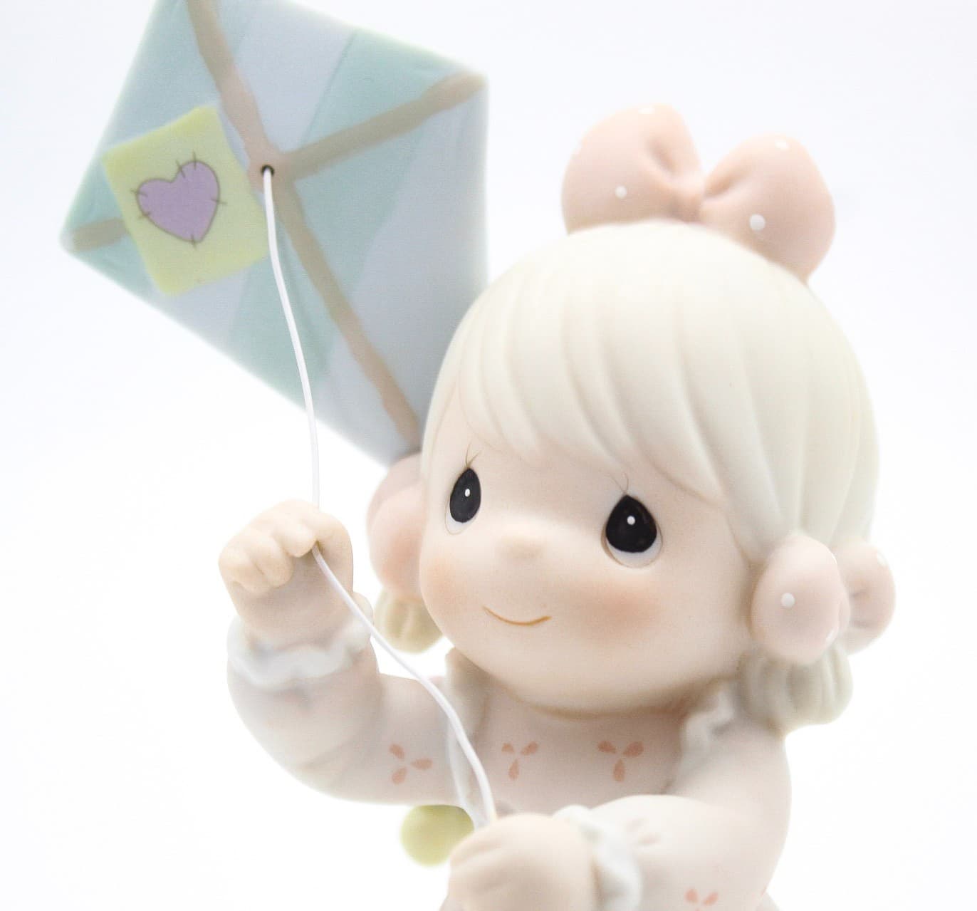 Precious Moments Sending My Love Your Way Enesco Porcelain Figurine 1994 - Thumbnail 2